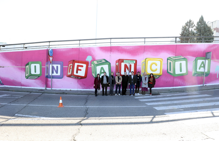 Inauguración mural de la infancia, fotografía de familia