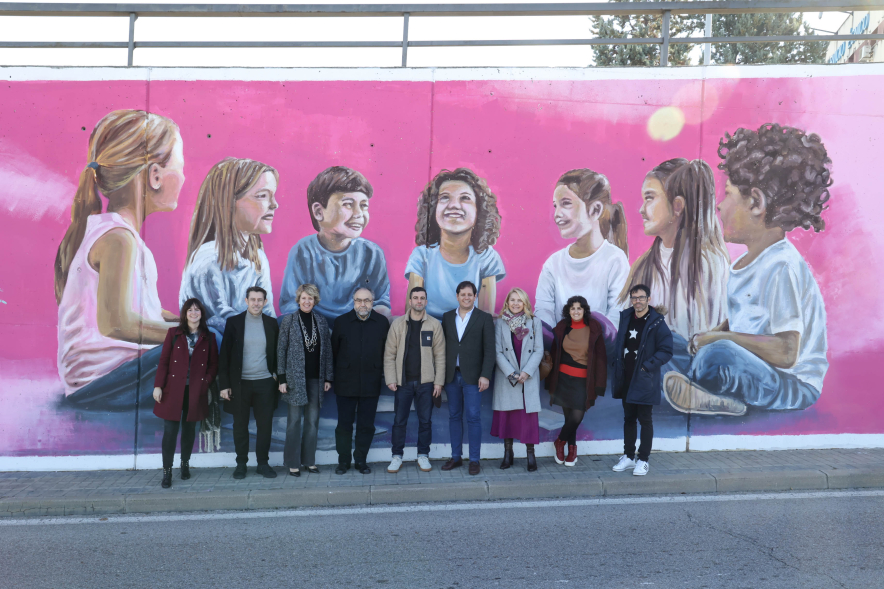 Inauguración mural de la infancia, fotografía de familia