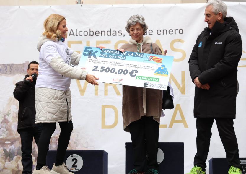 I Carrera Solidaria "5K Virgen de la Paz", entrega de cheque simbólico.
