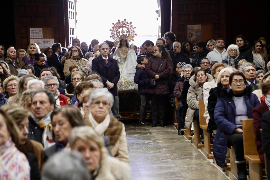 Procesión y Misa Mayor de las Candelas, procesión entrando a la iglesia de San Pedro