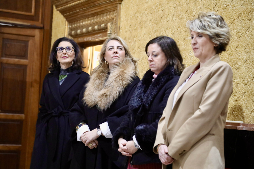 Procesión y Misa Mayor de las Candelas, concejales en misa en la iglesia de San Pedro
