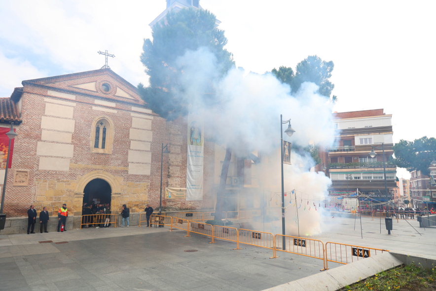 Procesión y Misa Mayor de las Candelas, gran traca final en la plaza de Felipe Alvarez Gadea