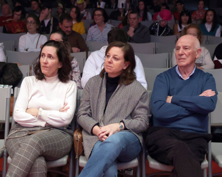 Fiesta del Antroxu, la concejal María José Ortiz entre los asistentes