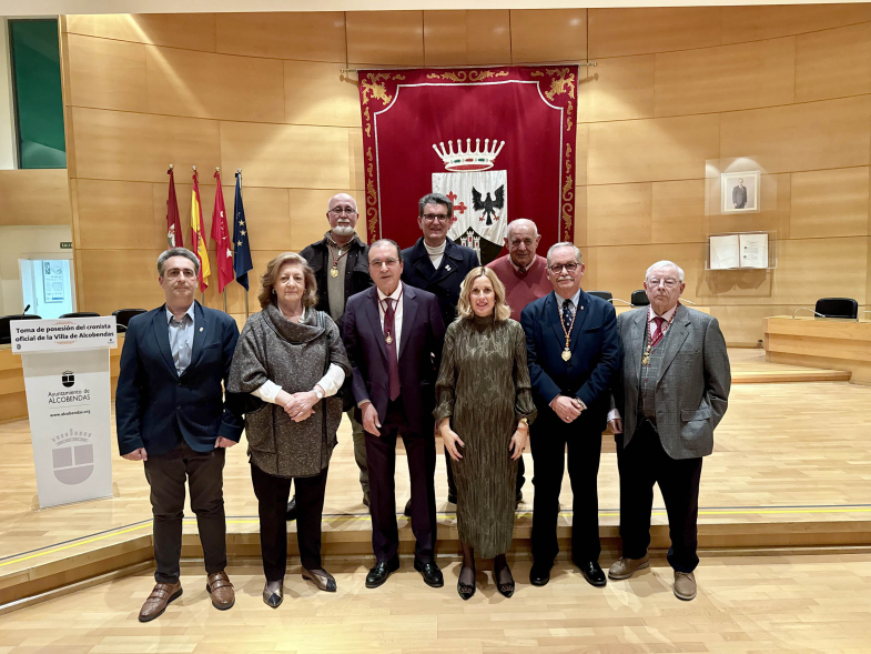 Toma de posesión del nuevo "Cronista Oficial de la Villa de Alcobendas", foto familia