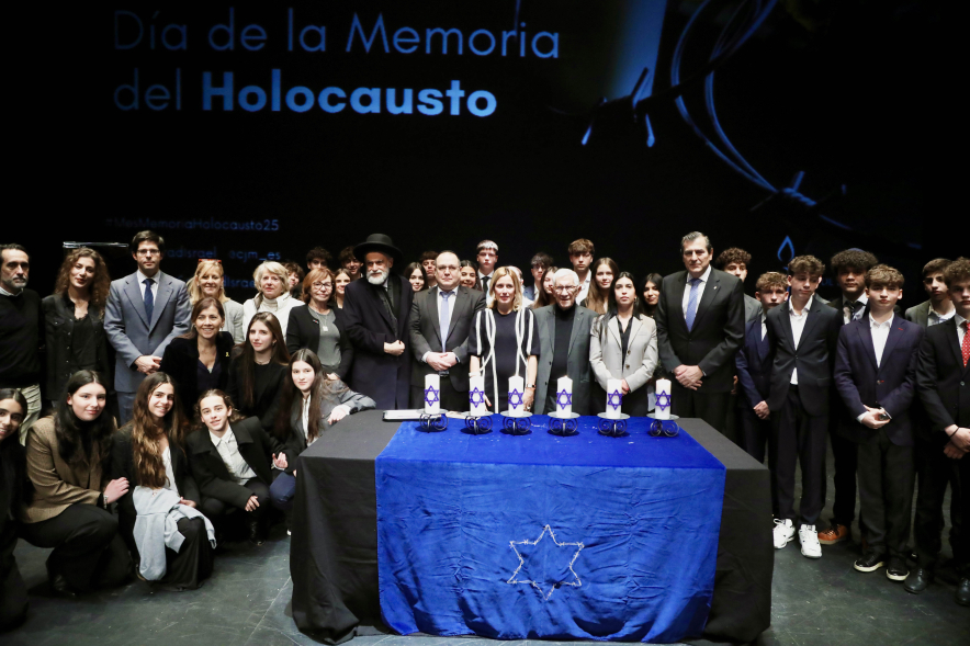 Acto en Memoria del Holocausto, foto familia