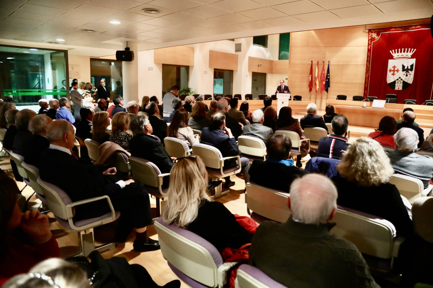 Toma de posesión del nuevo "Cronista Oficial de la Villa de Alcobendas", vista asistentes al acto