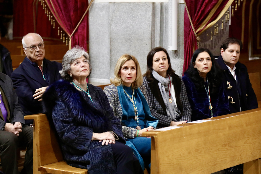 Entrega del bastón de mando al prioste mayor, presidenta de la Hermandad Nuestra Señora de la Paz, alcaldesa y concejales