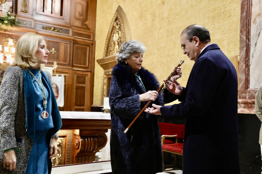 Entrega del bastón de mando al prioste mayor, acto de entrega de bastón