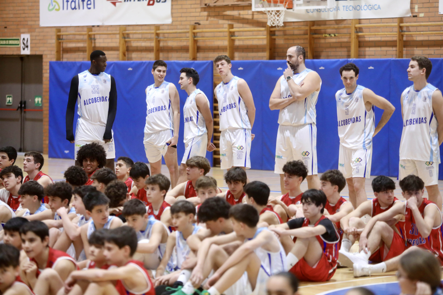 Presentación equipos Club Baloncesto Alcobendas, posado equipo masculino
