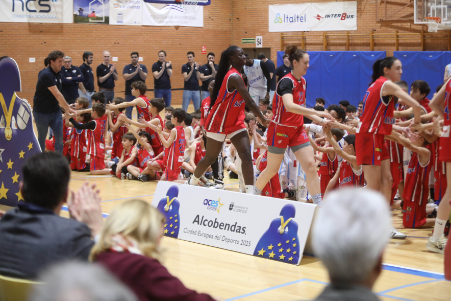 Presentación equipos Club Baloncesto Alcobendas, saludos