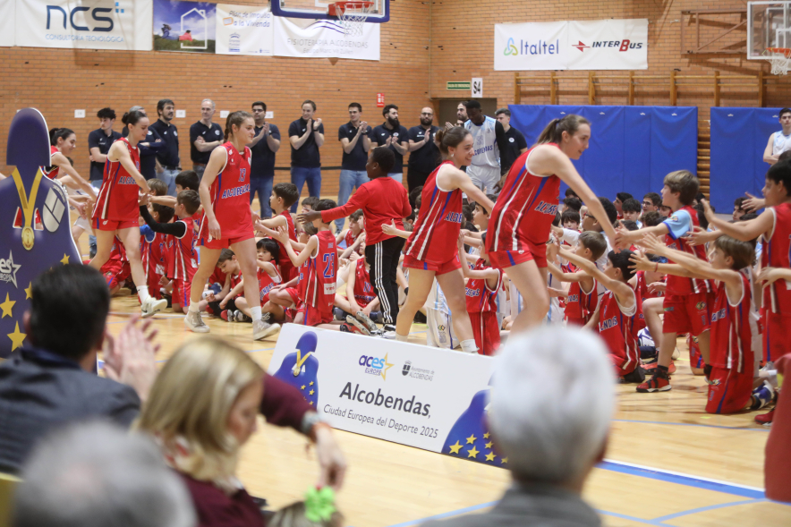 Presentación equipos Club Baloncesto Alcobendas, saludos