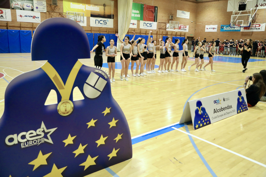 Presentación equipos Club Baloncesto Alcobendas, equipo animadoras