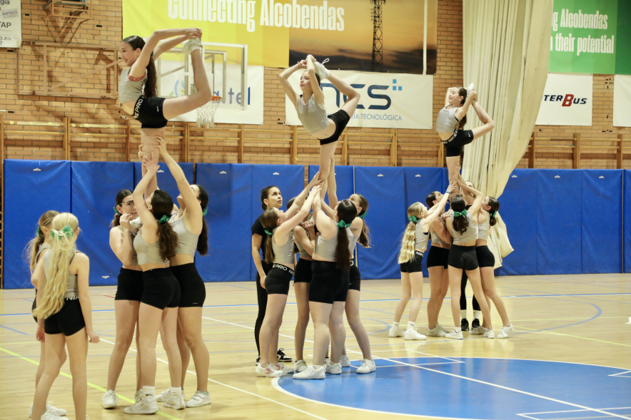 Presentación equipos Club Baloncesto Alcobendas, animadoras