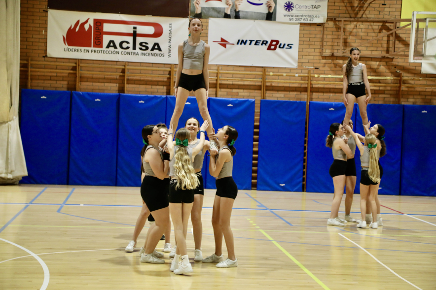 Presentación equipos Club Baloncesto Alcobendas, animadoras