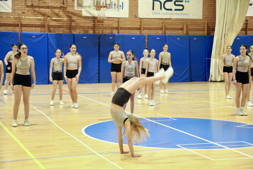 Presentación equipos Club Baloncesto Alcobendas, animadoras