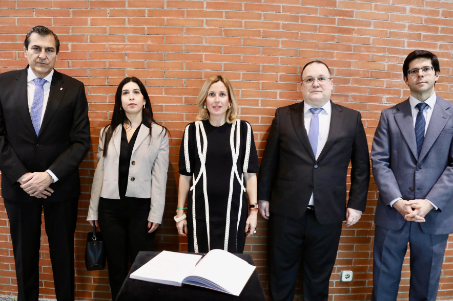 Acto en Memoria del Holocausto, foto familia