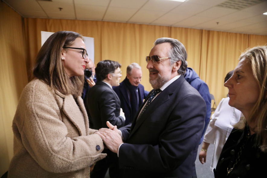 Gala Premios Solidarios de la ONCE, la concejal Marta Martín saludando a asistentes al acto