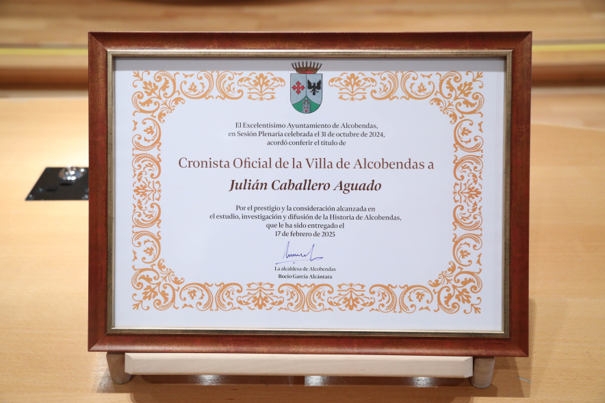 Toma de posesión del nuevo "Cronista Oficial de la Villa de Alcobendas", diploma
