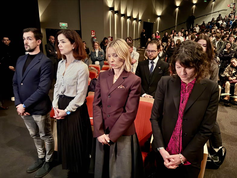 Acto en Memoria del Holocausto, minuto de silencio