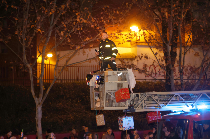 Cabalgata de Reyes 2025, bombero en el desfile