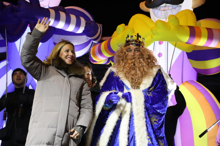 Cabalgata de Reyes 2025, alcaldesa con Gaspar