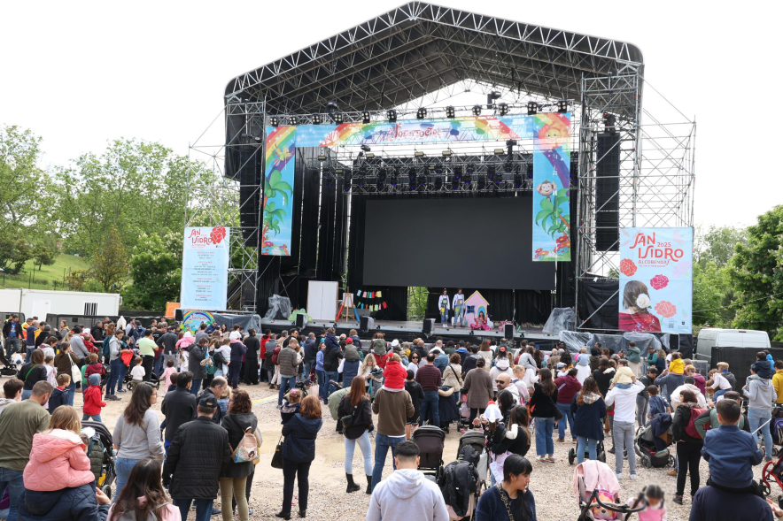 Espectáculo familiar "Lola toc toc", vista general público y escenario