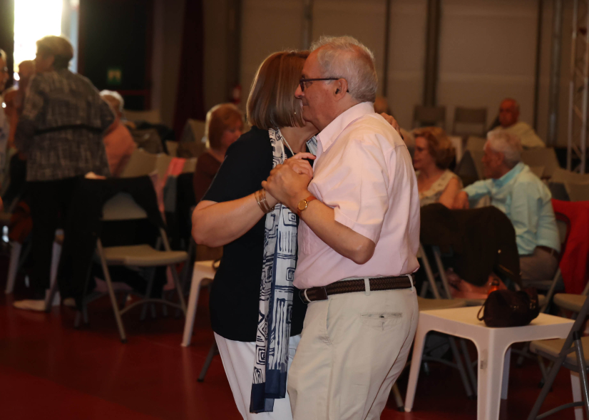 Bailes de Salón por San Isidro, mayores bailando