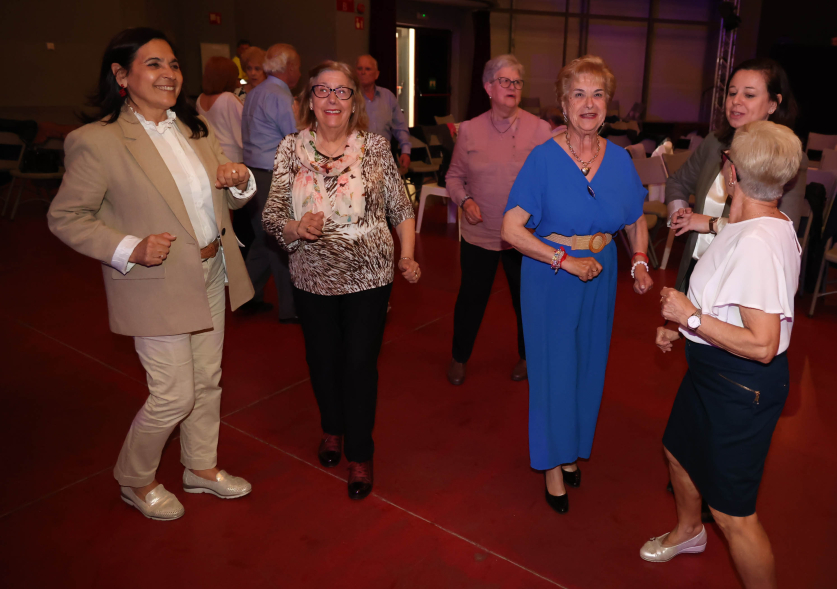 Bailes de Salón por San Isidro, concejales bailando con mayores