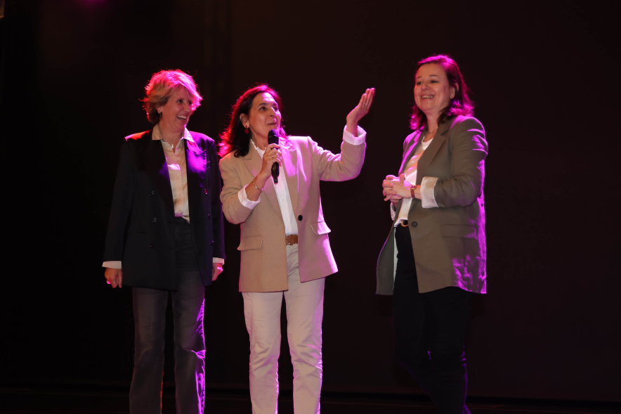 Bailes de Salón por San Isidro, palabras concejal acompañada de concejales asistentes