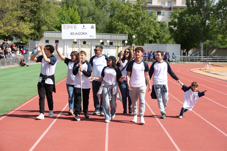 I Olimpiada Escolar, desfile participantes