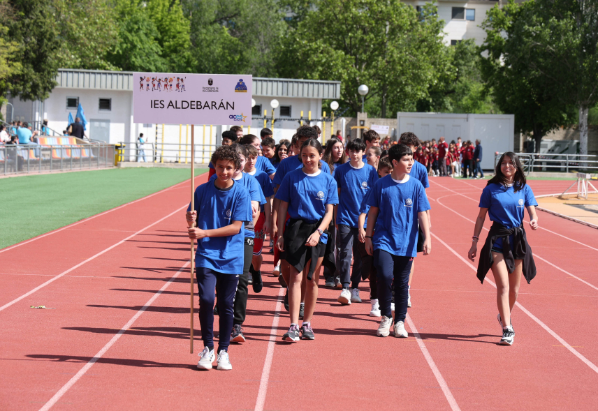 I Olimpiada Escolar, desfile participantes
