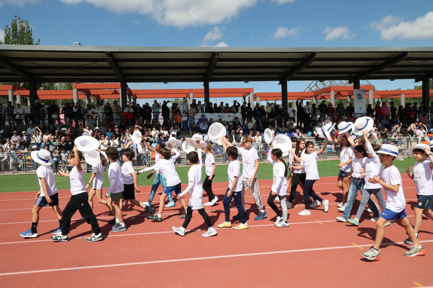 I Olimpiada Escolar, desfile participantes