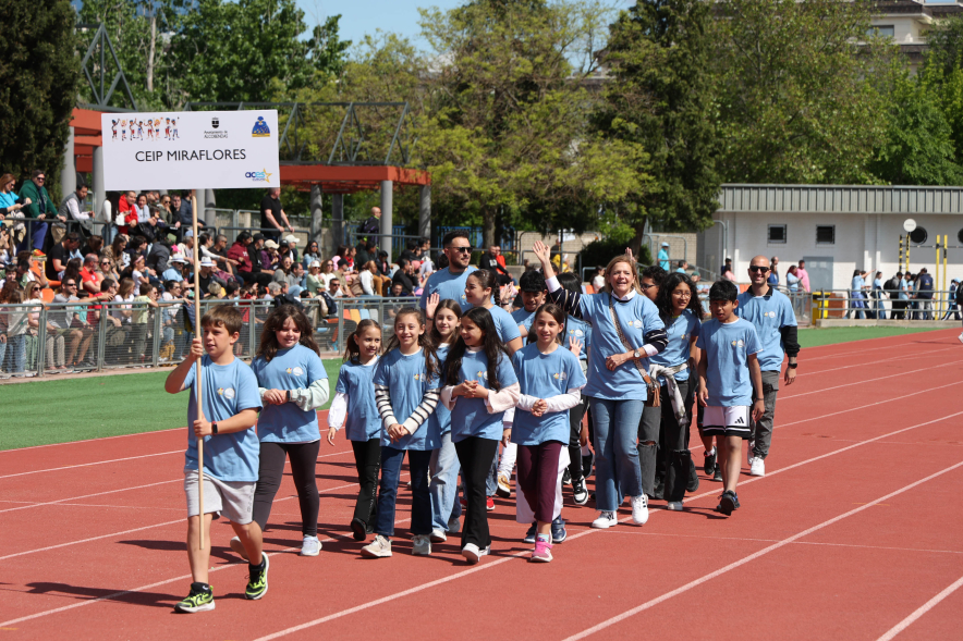 I Olimpiada Escolar, desfile participantes