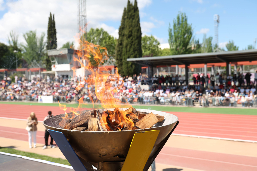 I Olimpiada Escolar, pebetero