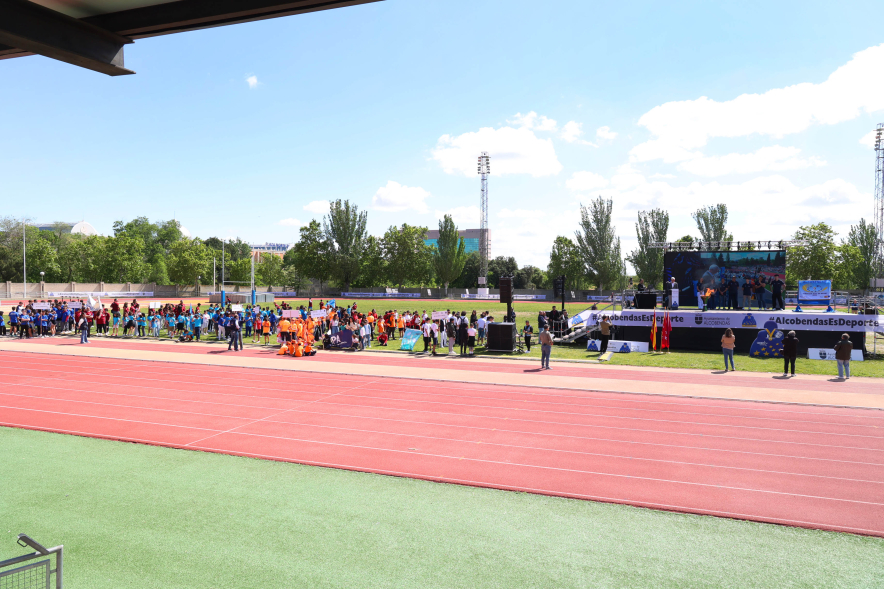 I Olimpiada Escolar, vista general de tarima y deportistas participantes