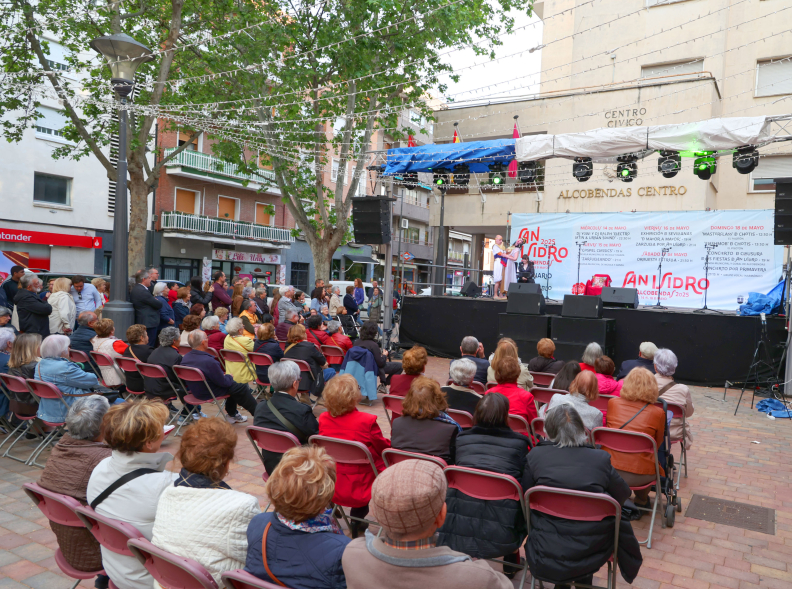 Zarzuela por San Isidro, vista general público y escenario