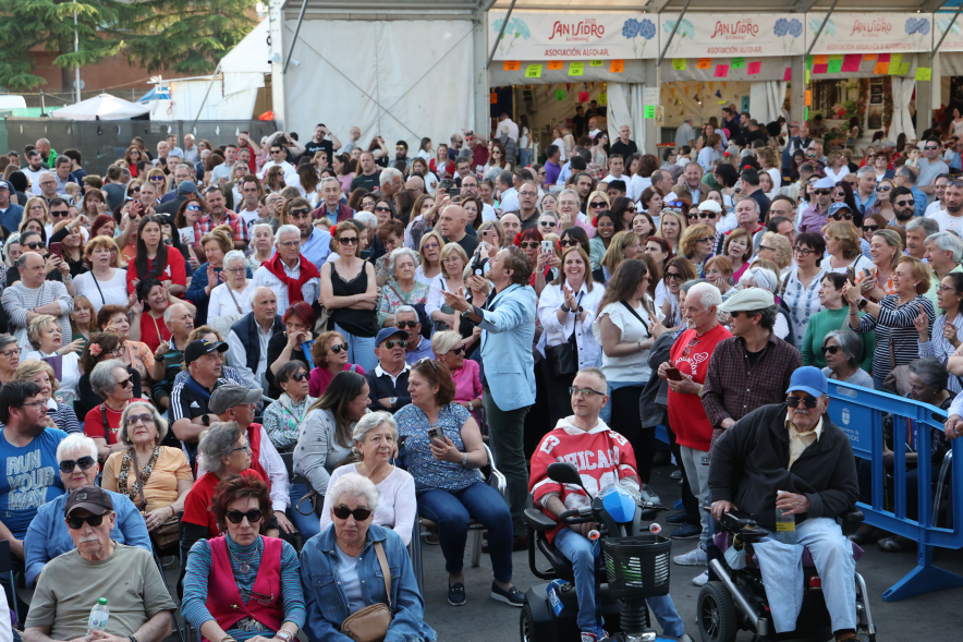 Concierto Juan Peña, vista general Juan Peña entre el público