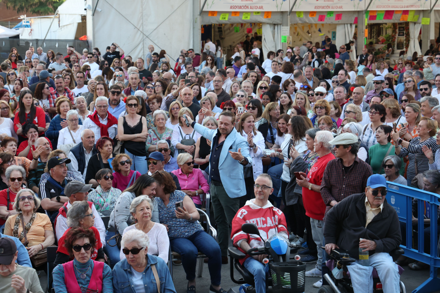 Concierto Juan Peña, vista general Juan Peña entre el público