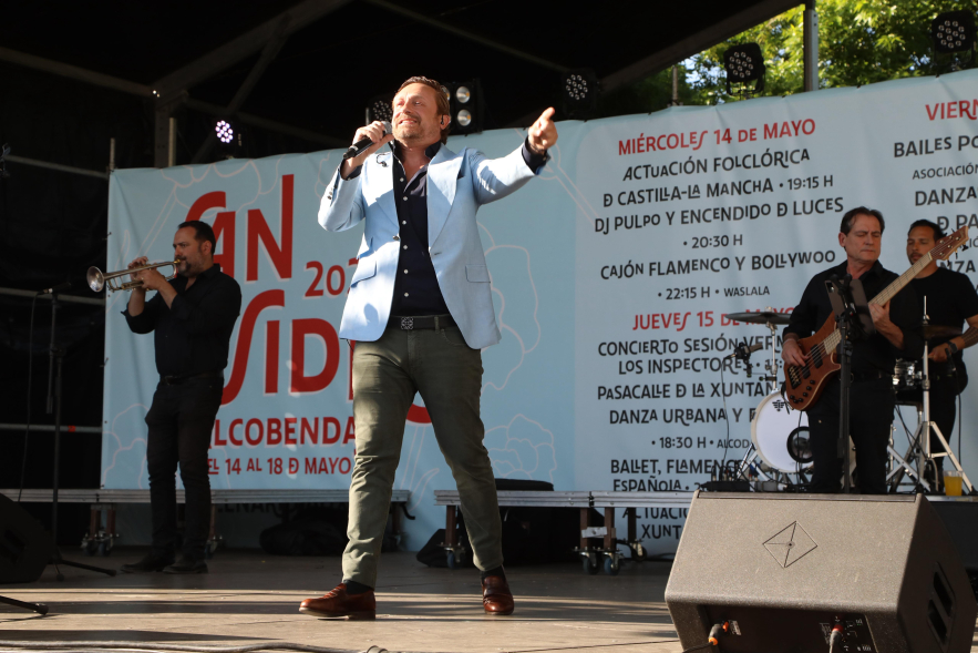 Concierto Juan Peña, Juan Peña cantando