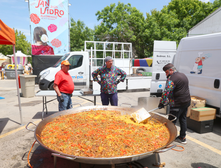 Gran Paella Popular, cocinando la paella