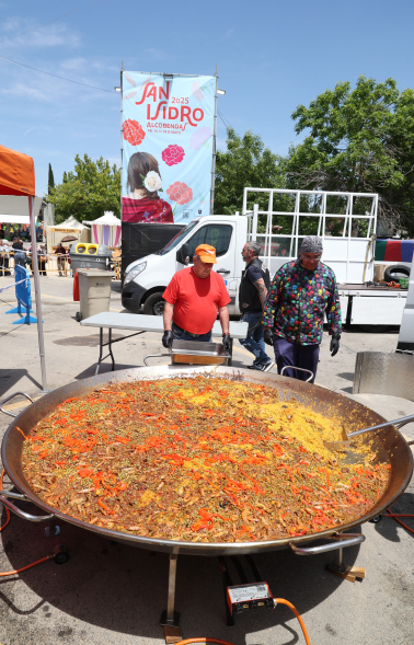 Gran Paella Popular, cocinando la paella
