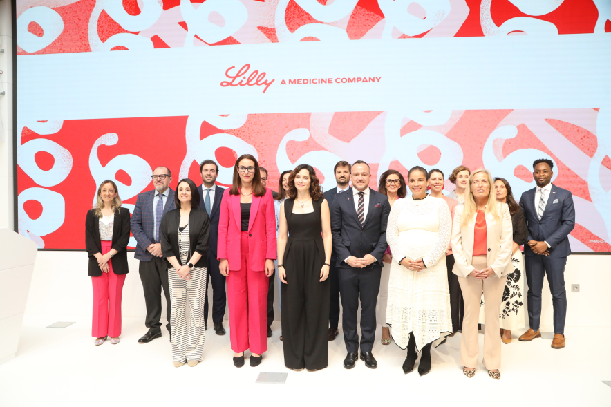 Presentación nuevo proyecto inversión de la empresa farmacéutica Lilly, foto de familia