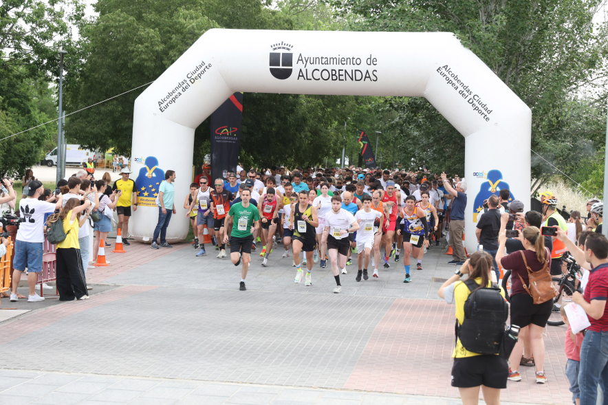 XVI Carrera de las Capacidades, participantes corriendo