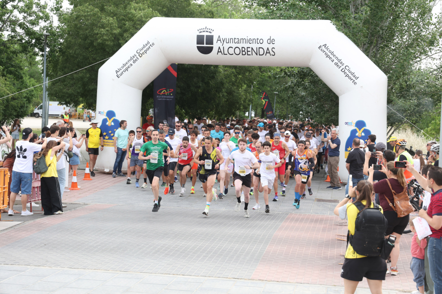 XVI Carrera de las Capacidades, participantes corriendo