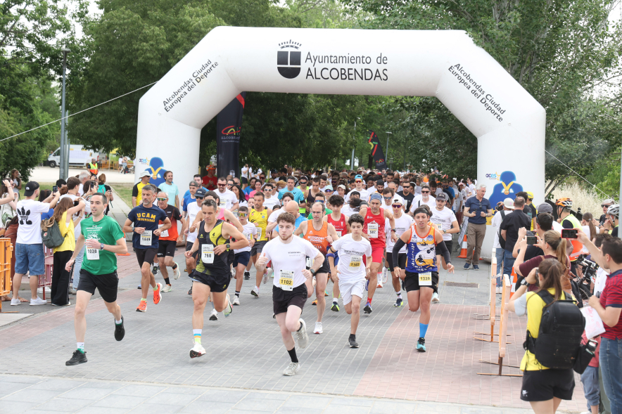 XVI Carrera de las Capacidades, participantes corriendo