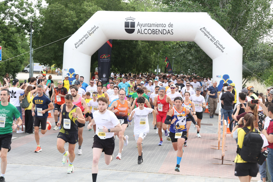 XVI Carrera de las Capacidades, participantes corriendo