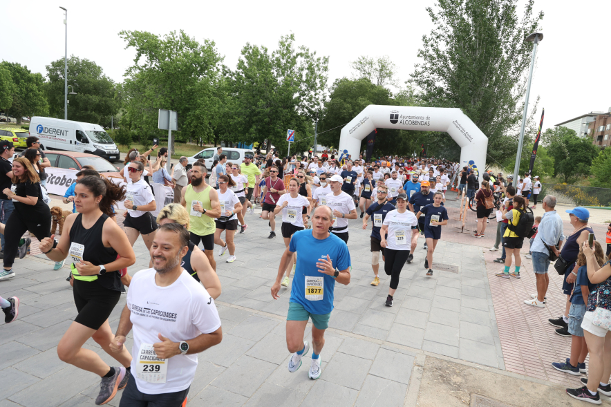 XVI Carrera de las Capacidades, participantes corriendo