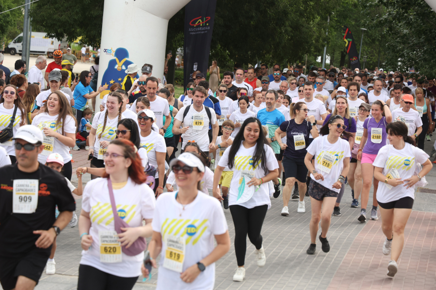 XVI Carrera de las Capacidades, participantes corriendo