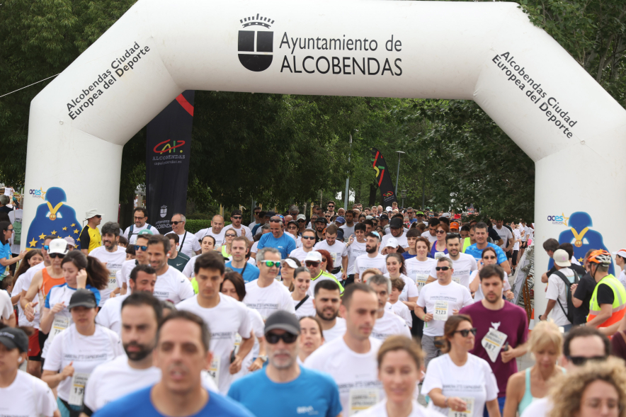 XVI Carrera de las Capacidades, participantes corriendo