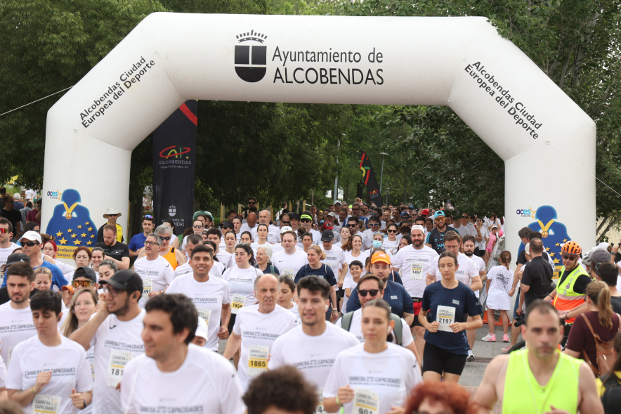 XVI Carrera de las Capacidades, participantes corriendo